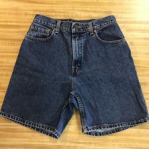 High waisted Levi’s (mom shorts) 😍